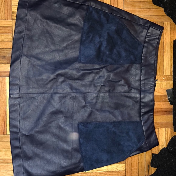 Leather blue skirt - Picture 2 of 3